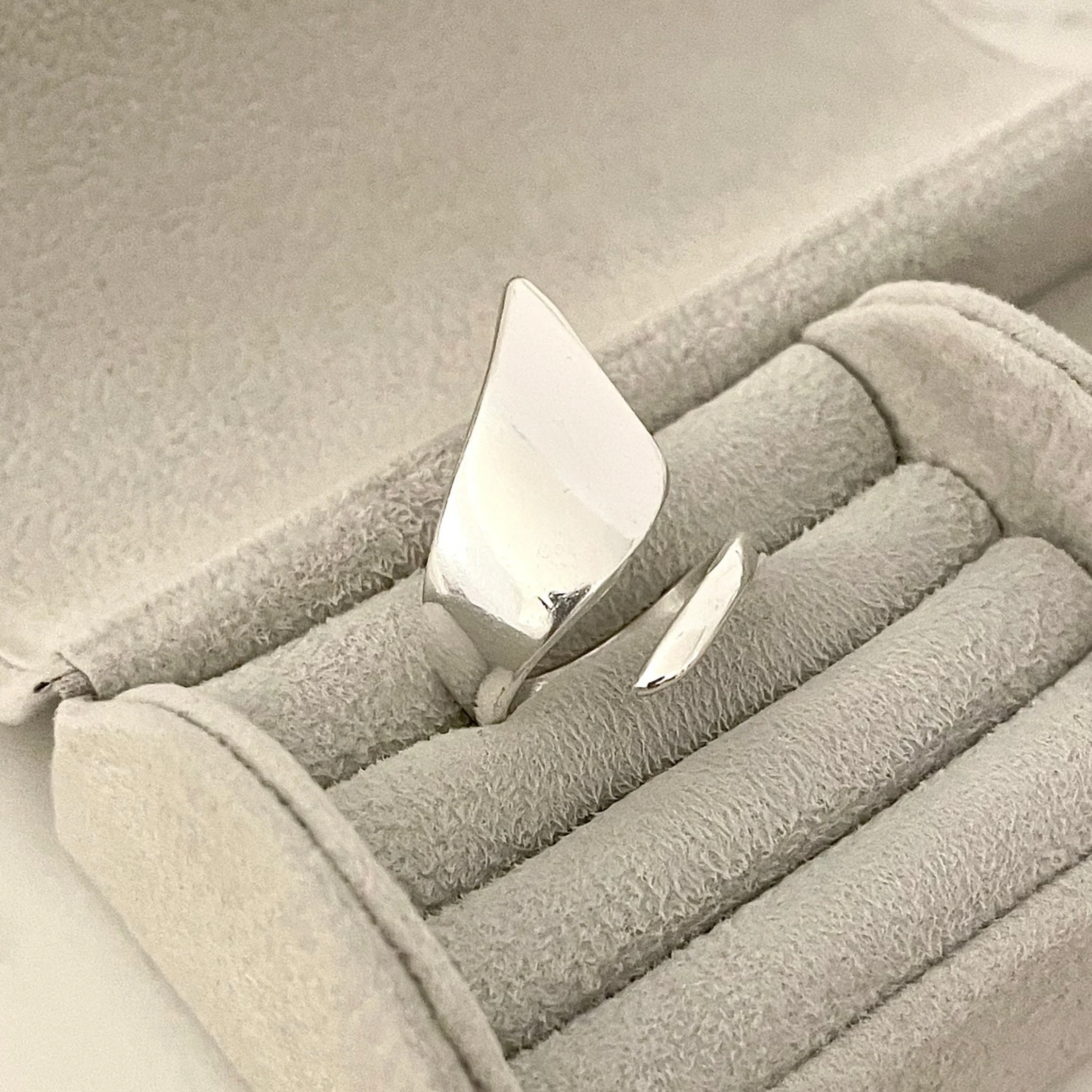 Chunky Minimalist Ring - Image 3