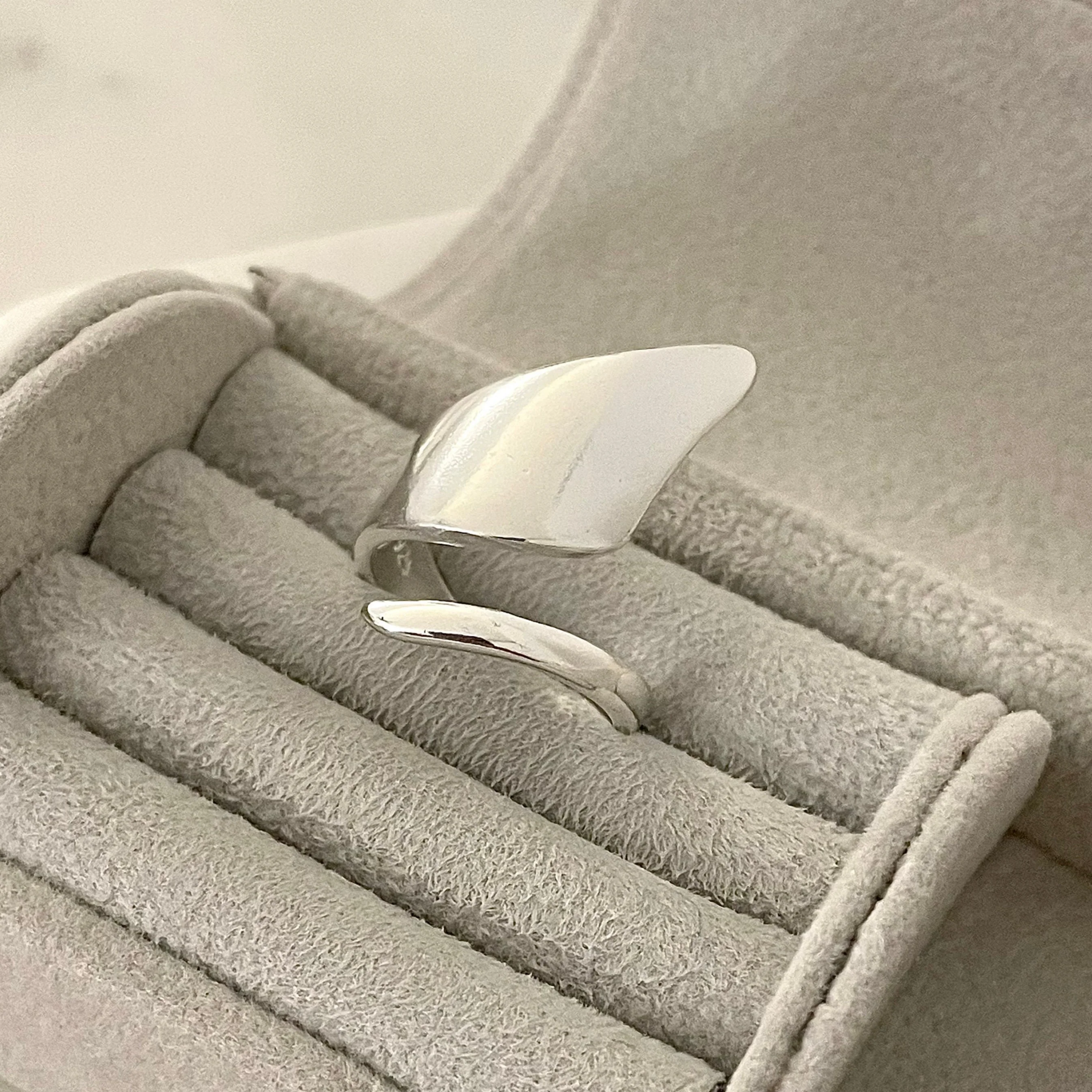 Chunky Minimalist Ring - Image 4